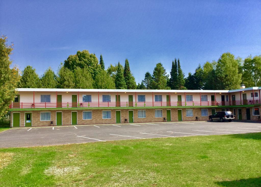 Cedars Motel Ironwood Dış mekan fotoğraf
