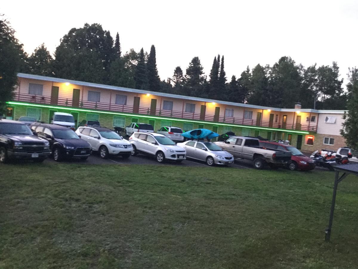 Cedars Motel Ironwood Dış mekan fotoğraf