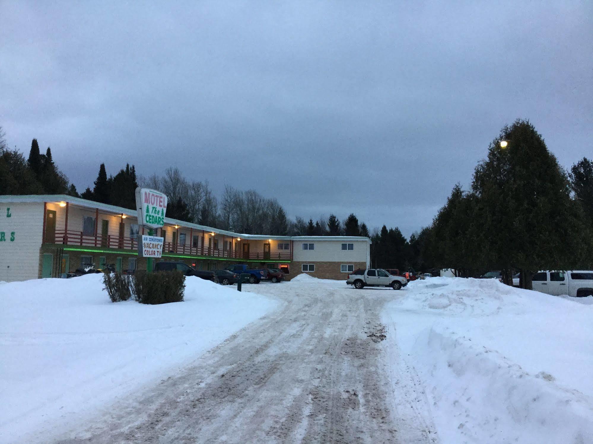 Cedars Motel Ironwood Dış mekan fotoğraf