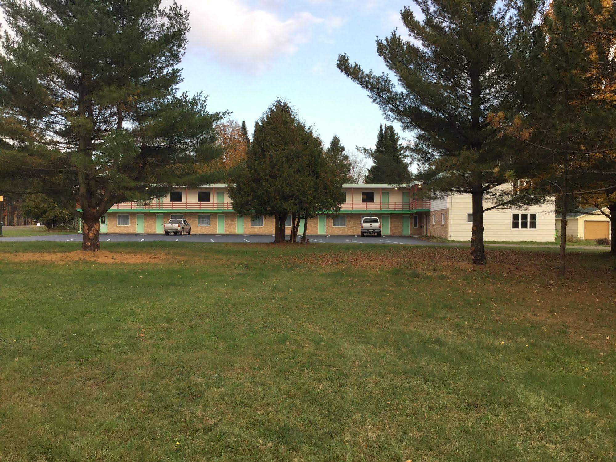 Cedars Motel Ironwood Dış mekan fotoğraf