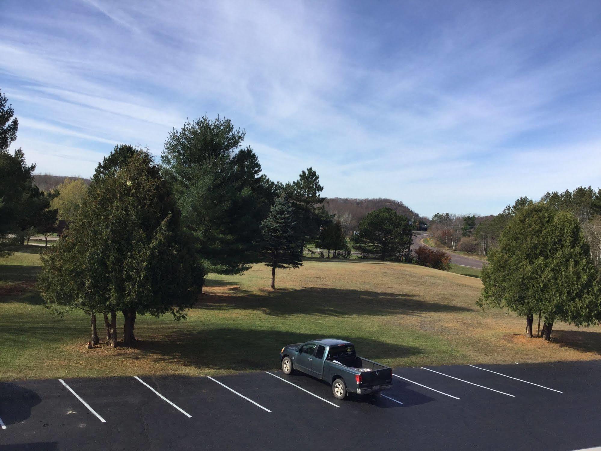 Cedars Motel Ironwood Dış mekan fotoğraf